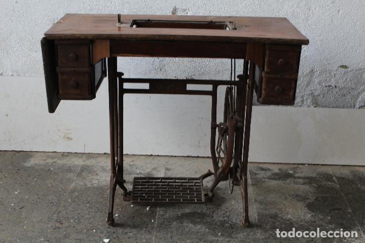 Antig&uuml;edades: mesa mquina de coser sigma - Foto 4