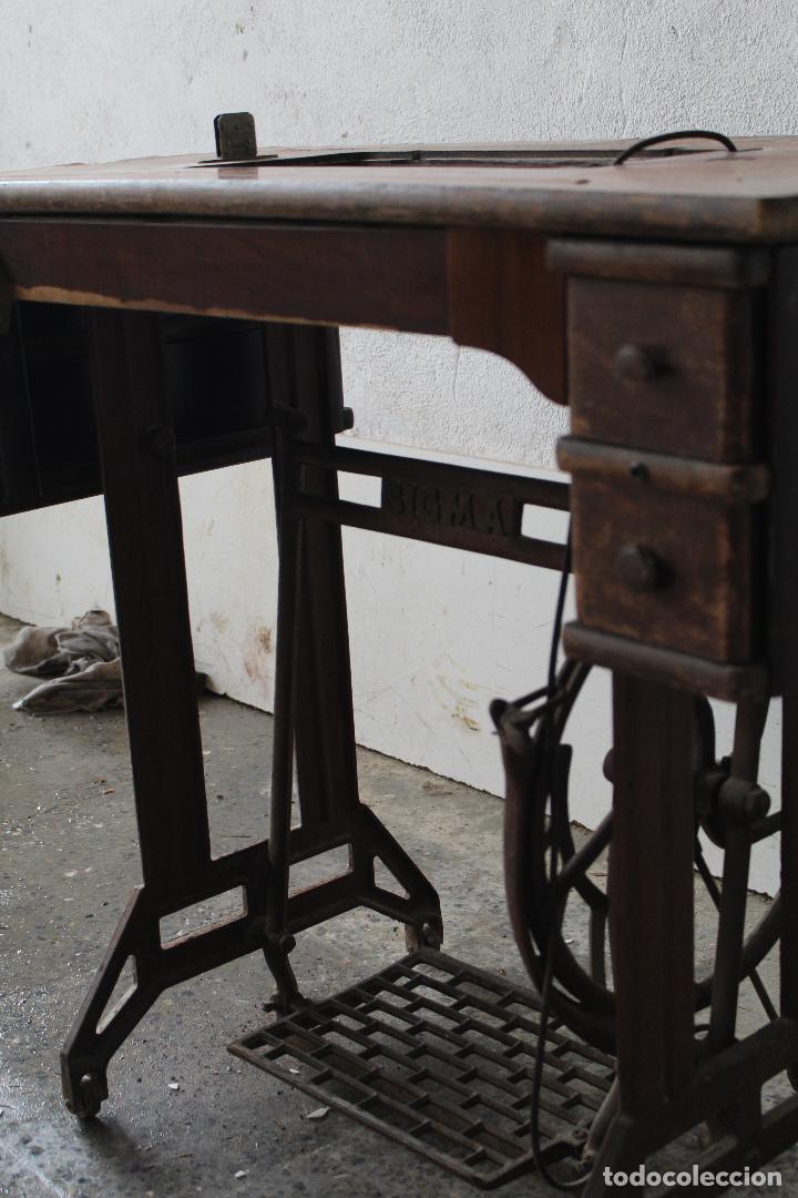 Antig&uuml;edades: mesa mquina de coser sigma - Foto 5
