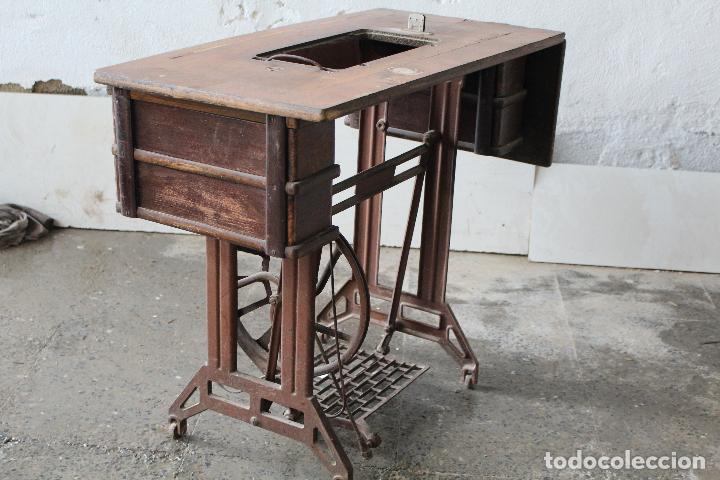 Antig&uuml;edades: mesa mquina de coser sigma - Foto 7