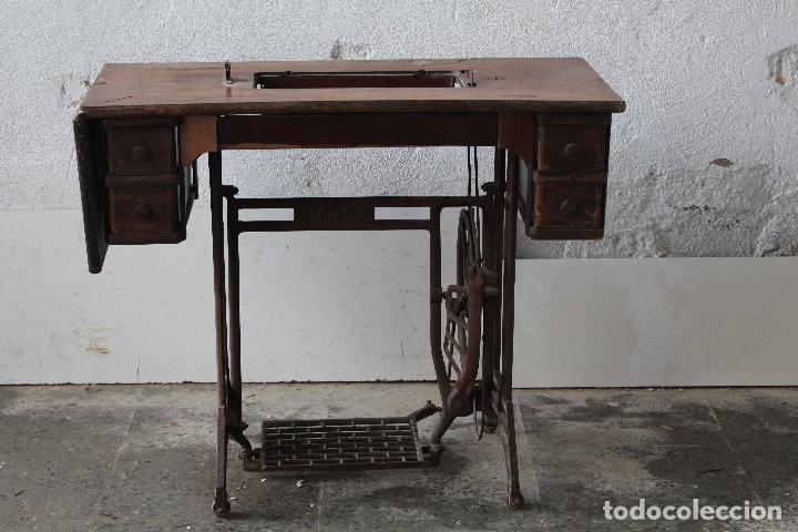 Antig&uuml;edades: mesa mquina de coser sigma - Foto 8