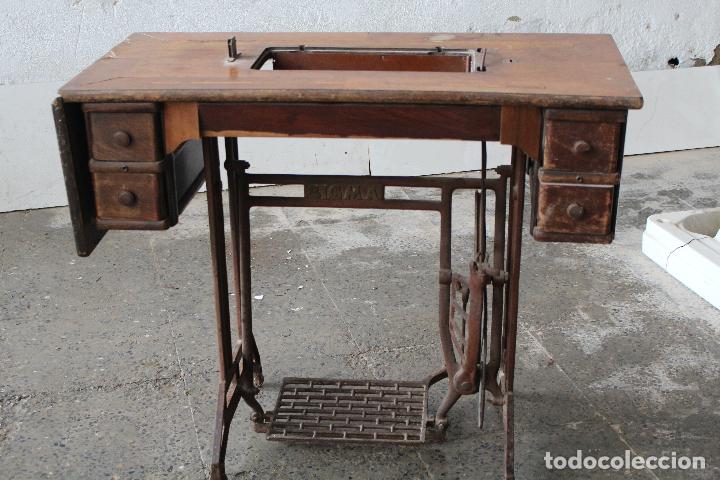 Antig&uuml;edades: mesa mquina de coser sigma - Foto 9