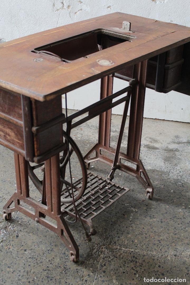 Antig&uuml;edades: mesa mquina de coser sigma - Foto 10