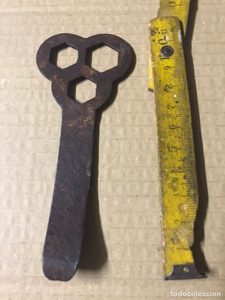 Antig&uuml;edades: LLAVE FIJA DE TRES USOS - Foto 2