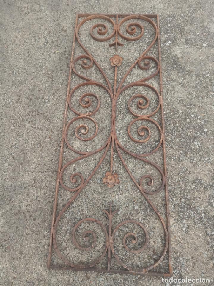 Antig&uuml;edades: Reja decorativa.Pareja - Foto 1