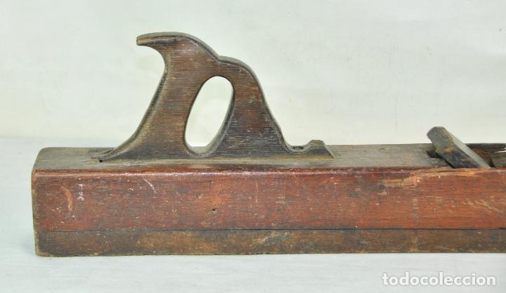 Antig&uuml;edades: Cepillo carpintero de 71 cm - Foto 2