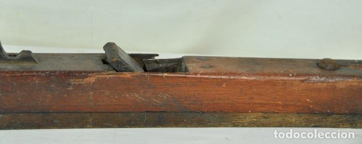 Antig&uuml;edades: Cepillo carpintero de 71 cm - Foto 3