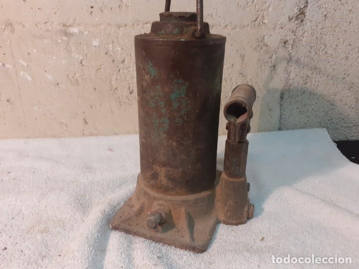 Antig&uuml;edades: Antiguo elevador gato camion tractor - Foto 2