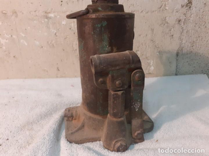 Antig&uuml;edades: Antiguo elevador gato camion tractor - Foto 3