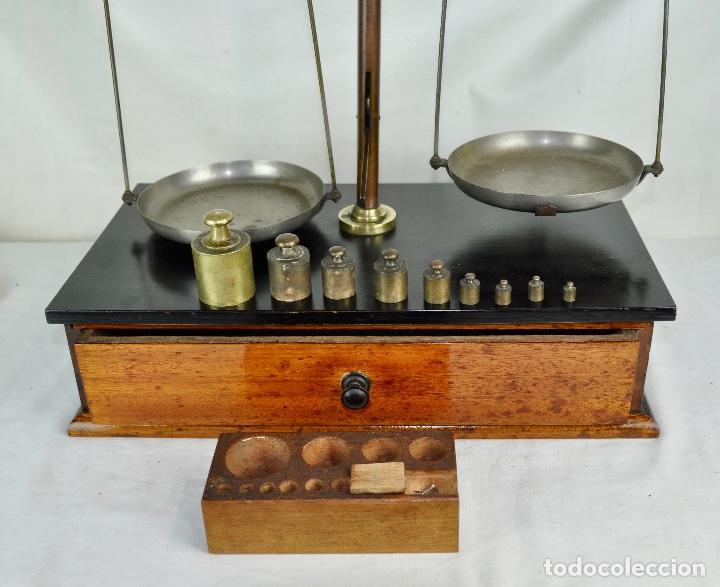 Antig&uuml;edades: Balanza de farmacia con pesas - Foto 14