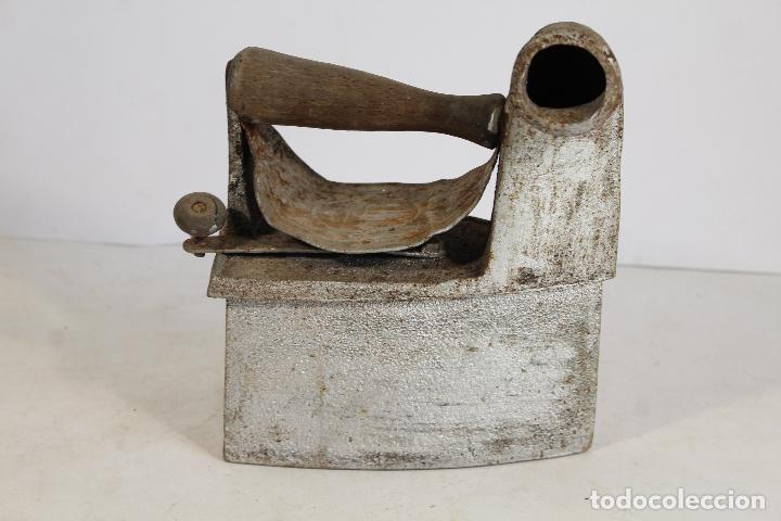 Antig&uuml;edades: plancha de carbon pintada de gris - Foto 1