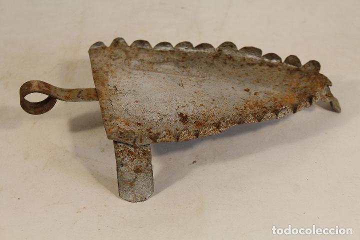 Antig&uuml;edades: planchero para plancha de carbon pintado de gris - Foto 3