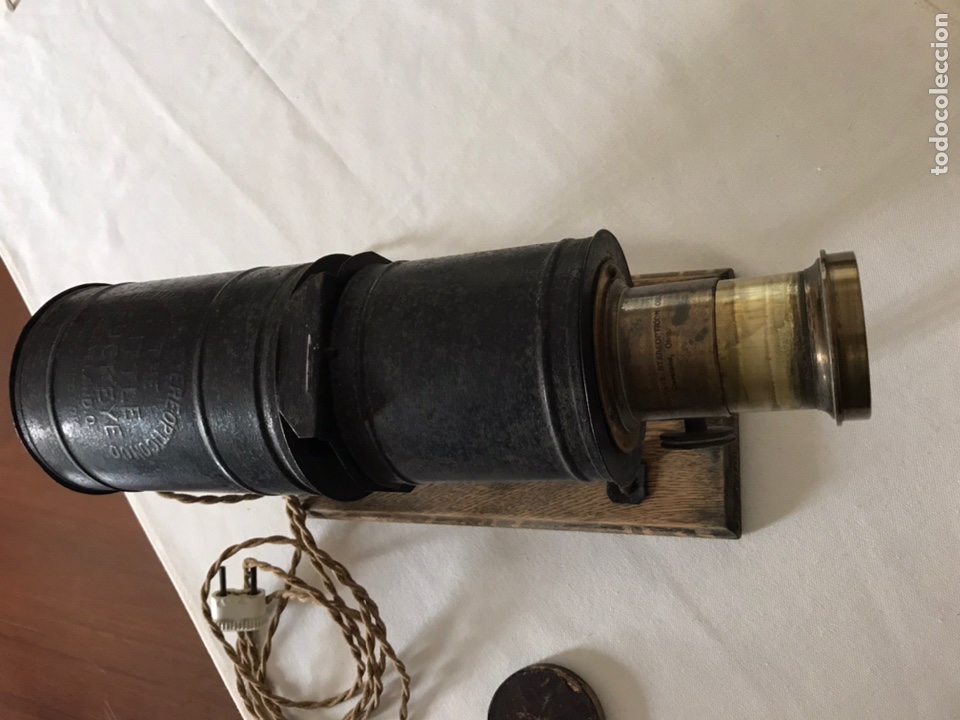 Antig&uuml;edades: Linterna M&aacute;gica de diapositivas de cristal . - Foto 4