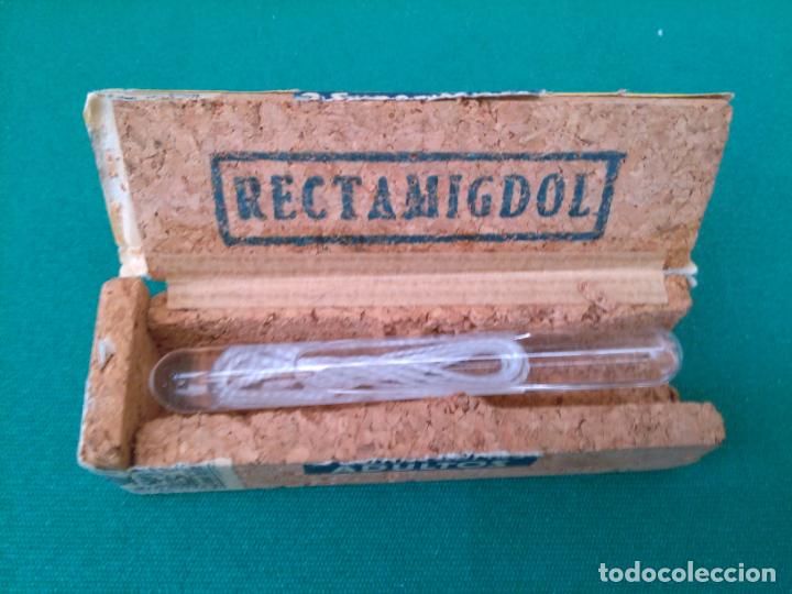 Antig&uuml;edades: RECTAMIGDOL - CAJA DE CORCHO CON AMPOLLA DE VIDRIO E HILO EN SU INTERIOR - Foto 2