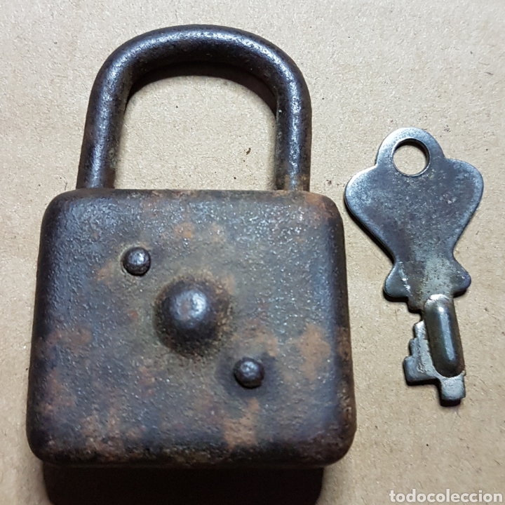 Antig&uuml;edades: Antiguo candado hierro con llave - Foto 2