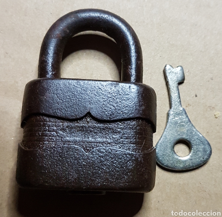 Antig&uuml;edades: Antiguo candado hierro con llave - Foto 2