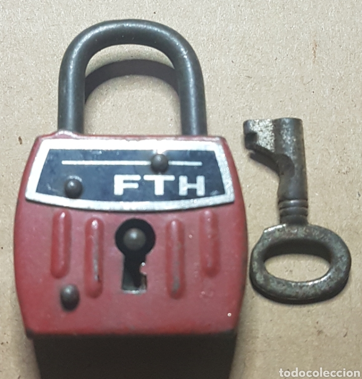 Antig&uuml;edades: Antiguo candado rojo con llave FTH - Foto 1