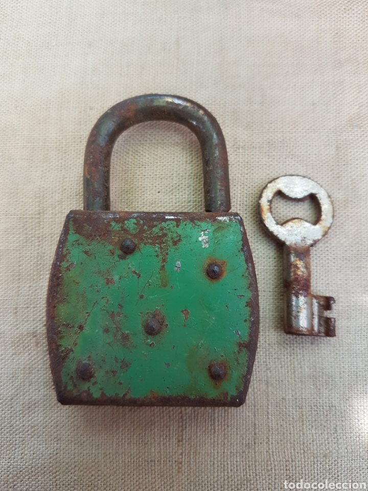 Antig&uuml;edades: Antiguo candado hierro con llave winner - Foto 2
