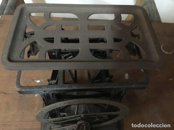 Antig&uuml;edades: bascula de correos - Foto 2