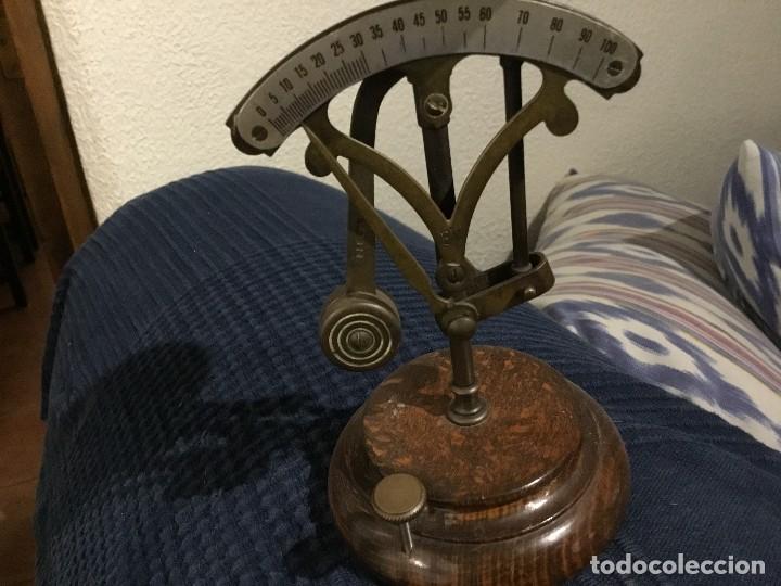 Antig&uuml;edades: bascula de correos victoriana - Foto 1