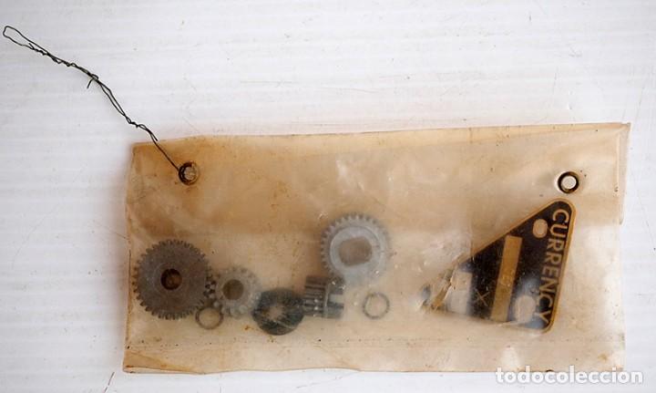Antig&uuml;edades: Ruedas dentadas y piezas de metal CURRENCY - Foto 2