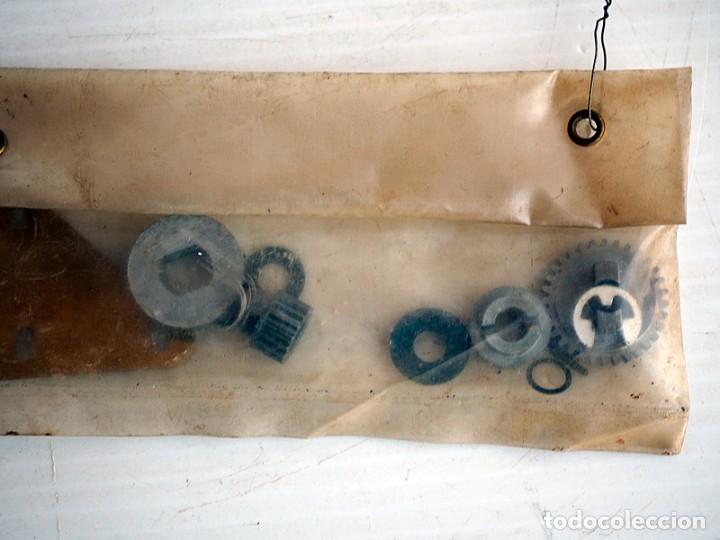 Antig&uuml;edades: Ruedas dentadas y piezas de metal CURRENCY - Foto 3