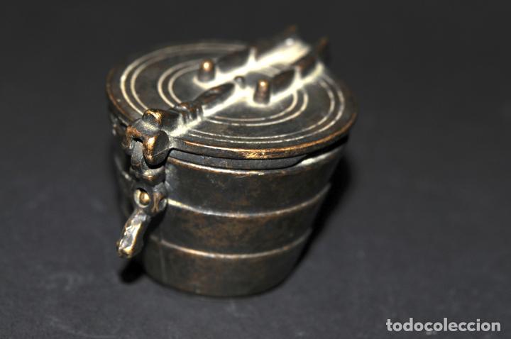 Antig&uuml;edades: ORIGINAL PONDERAL DE BRONCE - CON MARCAS EN EL INTERIOR DE LA TAPA - Foto 3