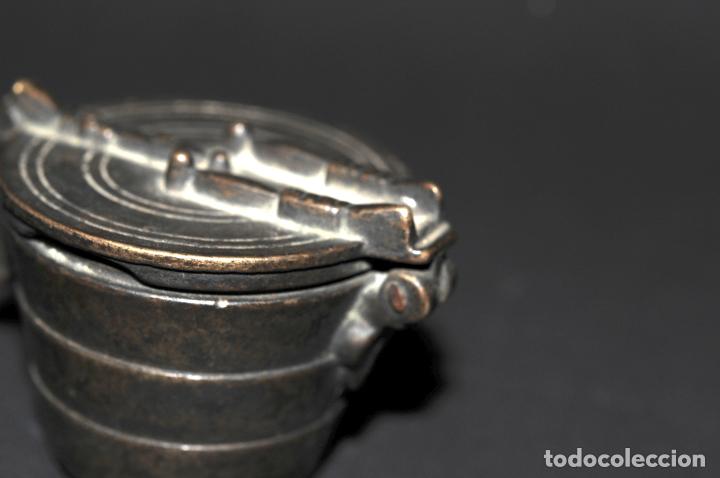 Antig&uuml;edades: ORIGINAL PONDERAL DE BRONCE - CON MARCAS EN EL INTERIOR DE LA TAPA - Foto 4