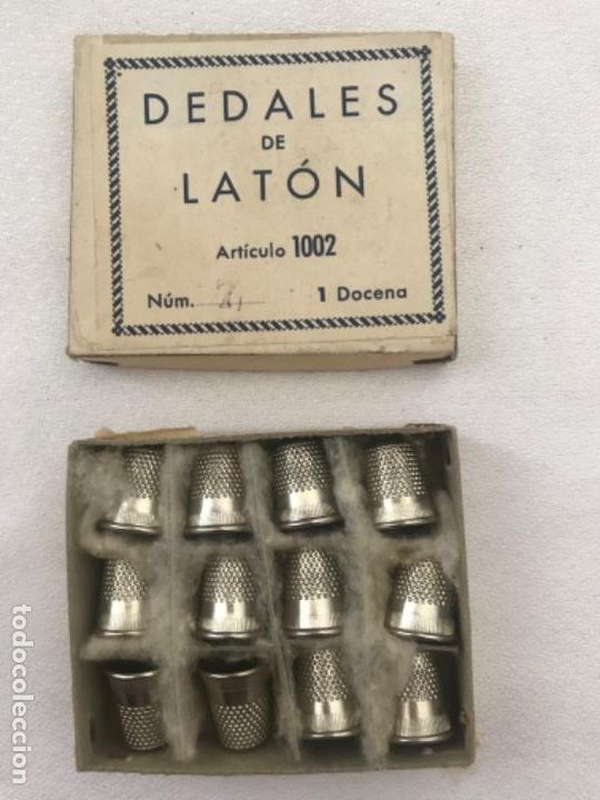 Antig&uuml;edades: Caja 12 dedales - Foto 2