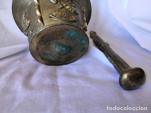 Antig&uuml;edades: GRAN MORTERO DE BRONCE CON SU MANO DE 20 CM - Foto 4