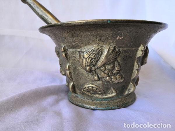 Antig&uuml;edades: GRAN MORTERO DE BRONCE CON SU MANO DE 20 CM - Foto 5