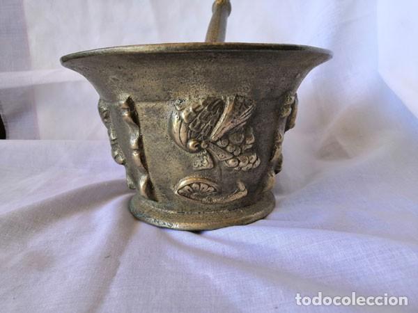 Antig&uuml;edades: GRAN MORTERO DE BRONCE CON SU MANO DE 20 CM - Foto 6