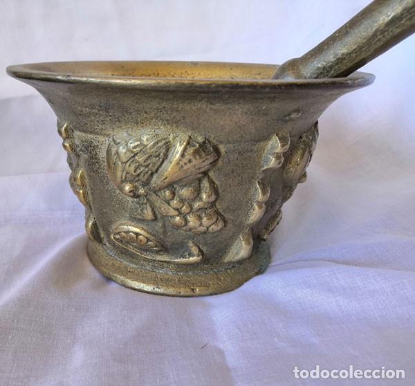 Antig&uuml;edades: GRAN MORTERO DE BRONCE CON SU MANO DE 20 CM - Foto 7
