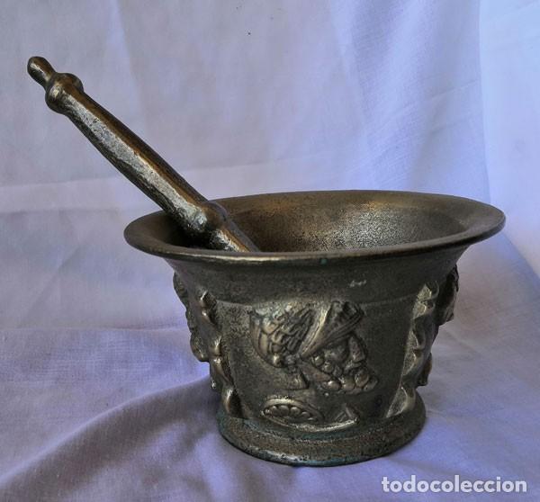 Antig&uuml;edades: GRAN MORTERO DE BRONCE CON SU MANO DE 20 CM - Foto 1