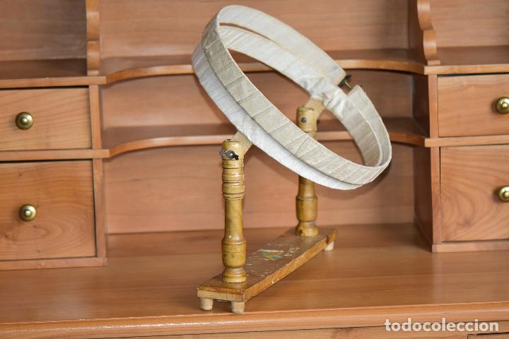 Antig&uuml;edades: BASTIDOR PARA BORDAR COMPLETO DE 27 CM DE ARO - Foto 2