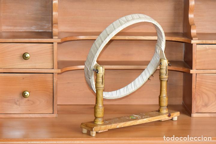 Antig&uuml;edades: BASTIDOR PARA BORDAR COMPLETO DE 27 CM DE ARO - Foto 3