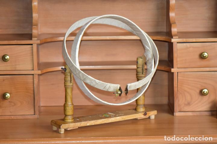 Antig&uuml;edades: BASTIDOR PARA BORDAR COMPLETO DE 27 CM DE ARO - Foto 1