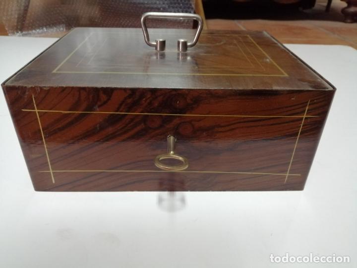 Antig&uuml;edades: caja de caudales a&ntilde;os 50 - Foto 5