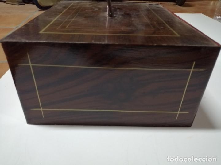 Antig&uuml;edades: caja de caudales a&ntilde;os 50 - Foto 8