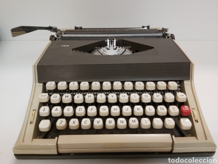 Antig&uuml;edades: Maquina de escribir MITORAL 2000S - Foto 1