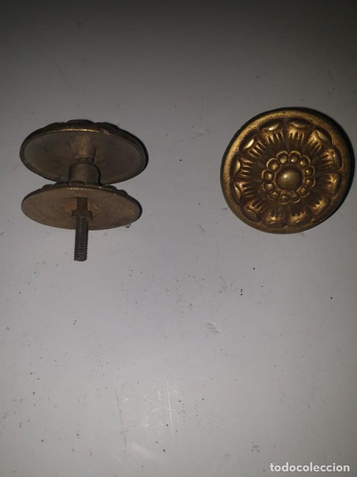 Antig&uuml;edades: 2 pomos bronce - Foto 3