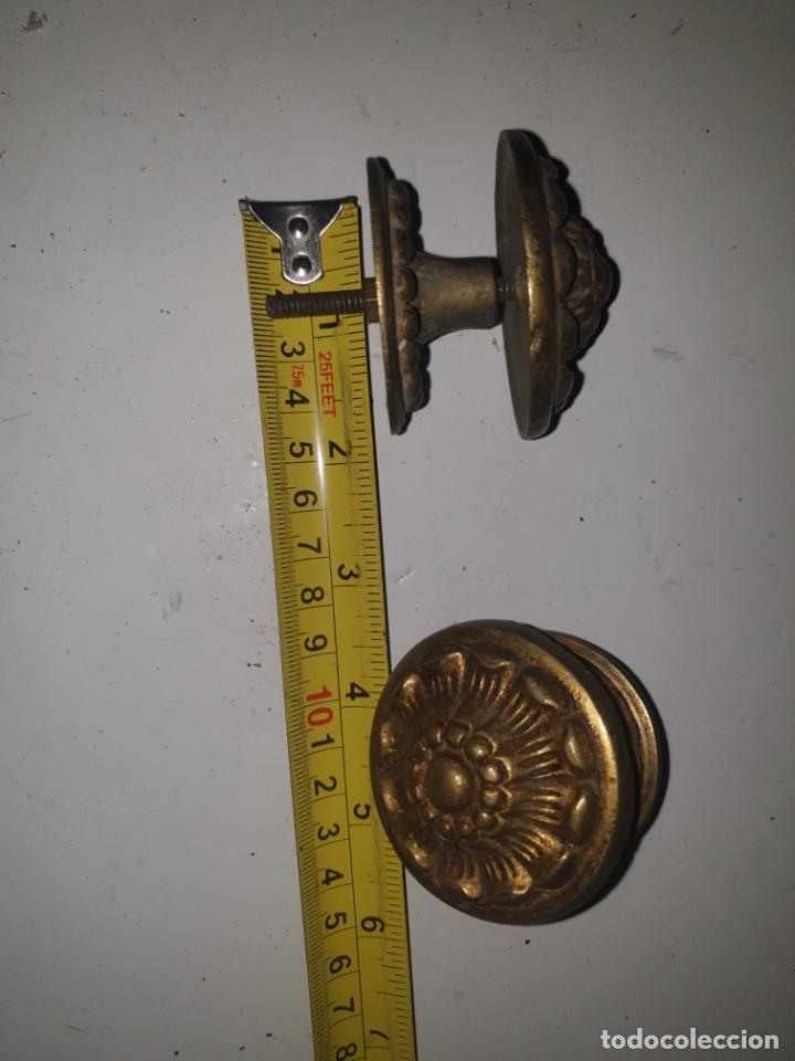Antig&uuml;edades: 2 pomos bronce - Foto 4