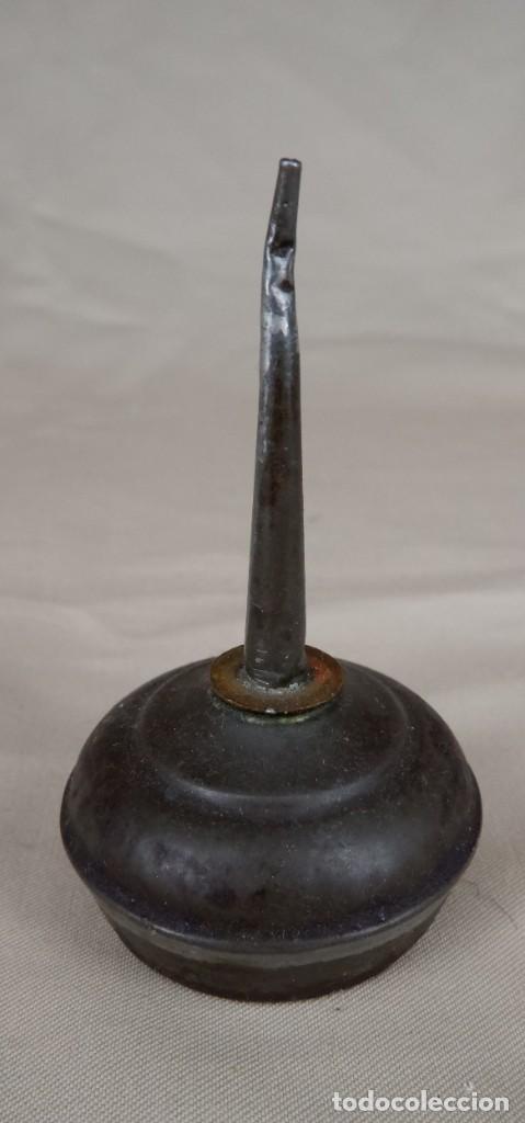 Antig&uuml;edades: ACEITERA M&Aacute;QUINA DE COSER - Foto 1