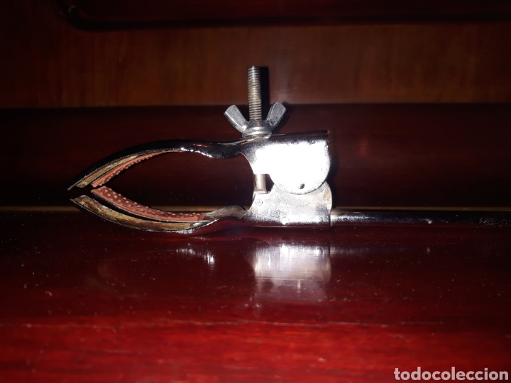 Antig&uuml;edades: Pinza para matraces - Foto 2