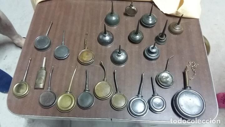 Antig&uuml;edades: Colecci&oacute;n aceiteras maquina de coser - Foto 5