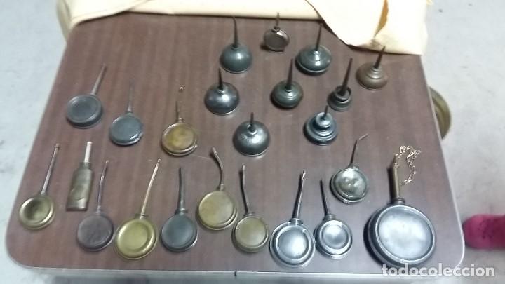 Antig&uuml;edades: Colecci&oacute;n aceiteras maquina de coser - Foto 6