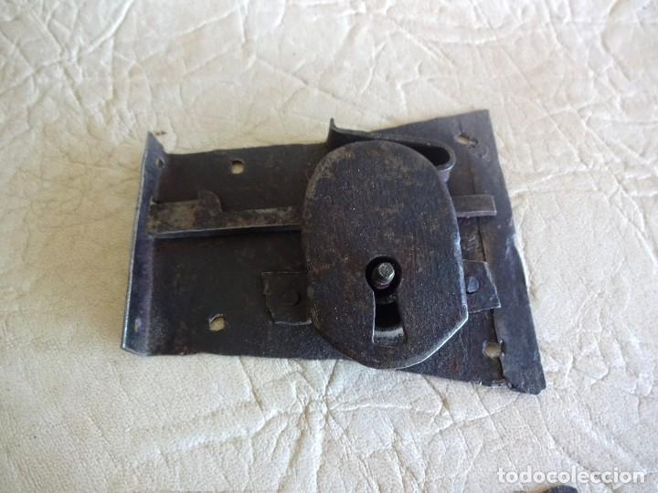 Antig&uuml;edades: lote 2 antiguas cerraduras - Foto 4