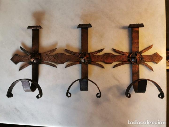 Antig&uuml;edades: PERCHERO DE HIERRO DE FORJA, BA&Ntilde;O DE BRONCE - Foto 1