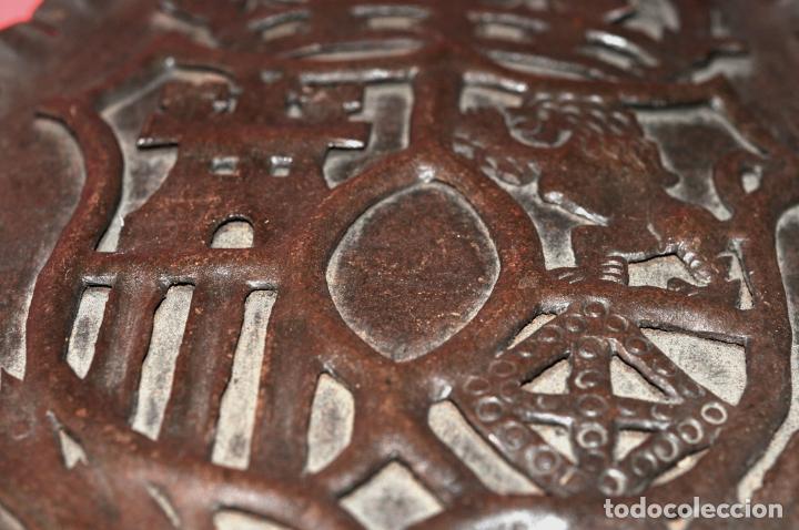 Antig&uuml;edades: ESCUDO EN HIERRO FORJADO - Foto 2