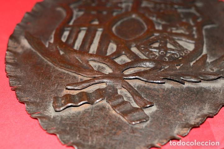 Antig&uuml;edades: ESCUDO EN HIERRO FORJADO - Foto 4