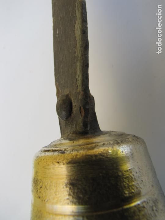 Antig&uuml;edades: 3- Campana de muelle de fleje. Forja y bronce - Foto 6
